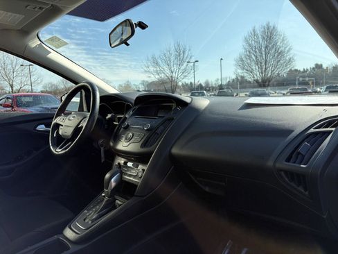 Used 2017 Ford Focus SE image 22