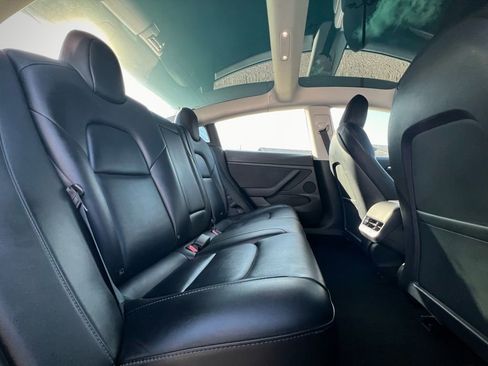 Used 2022 Tesla Model 3 image 22