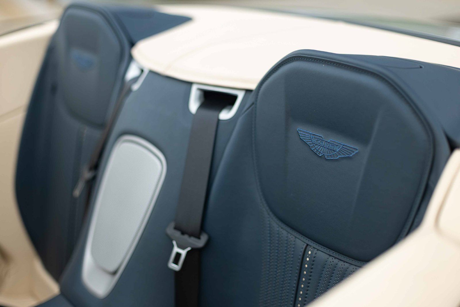 Used 2019 Aston Martin DB11 Volante RWD image 27
