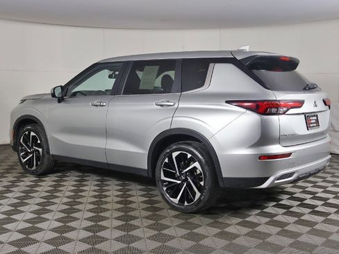 Used 2024 Mitsubishi Outlander SE Black Edition image 10