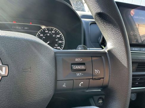 Used 2025 Nissan Rogue S image 30