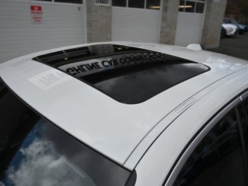 Used 2025 BMW 330i xDrive Sedan AWD/4WD image 12