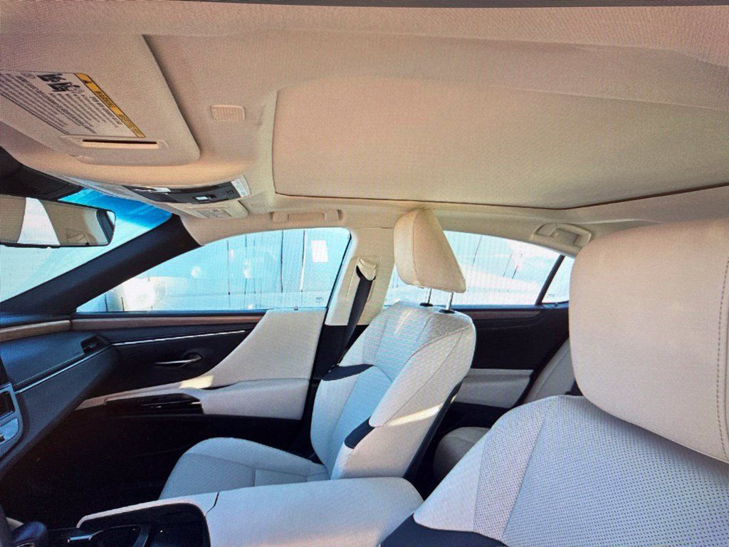 Used 2024 Lexus ES 350 w/ Premium Package FWD image 4