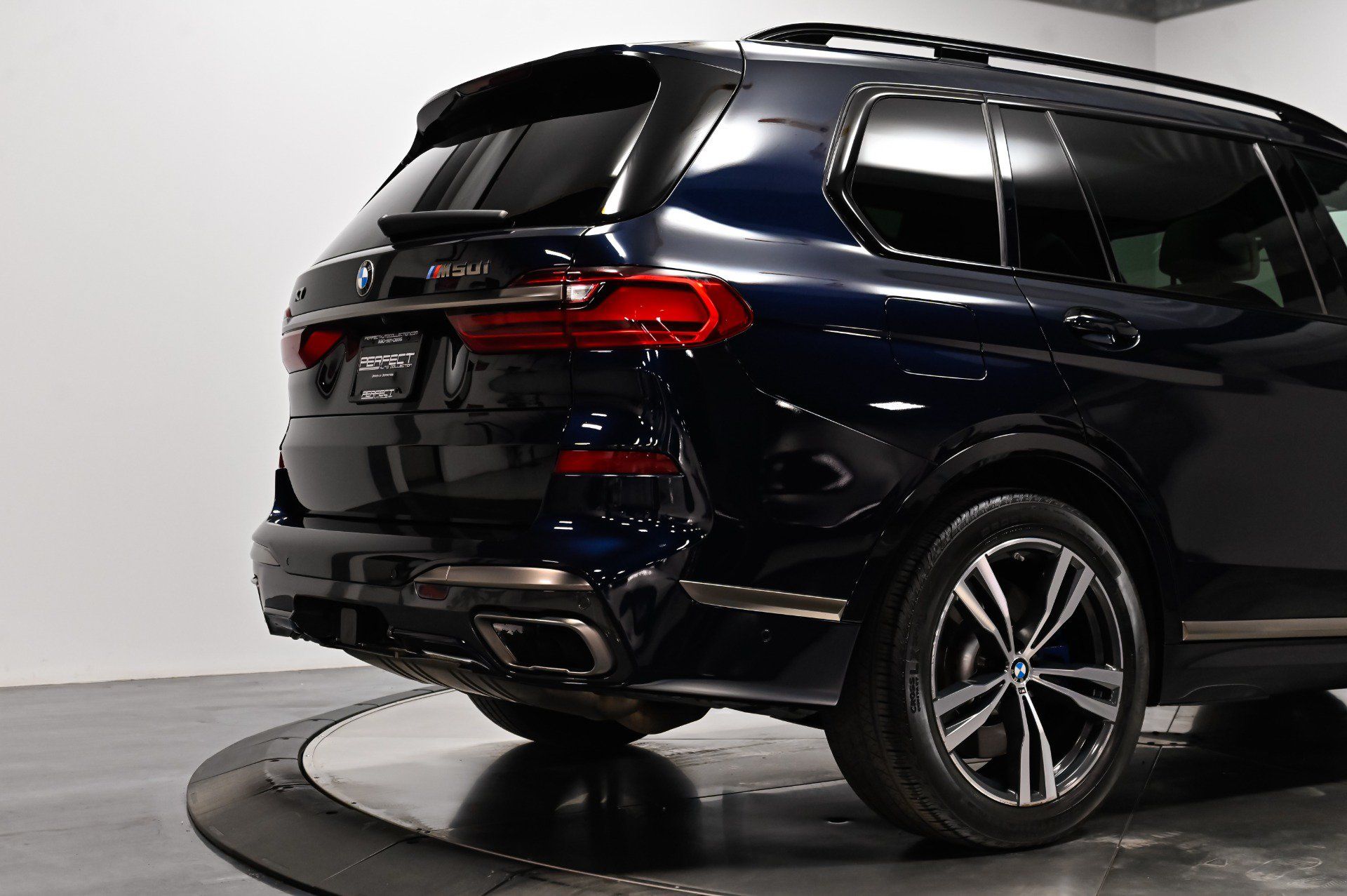 Used 2021 BMW X7 M50i AWD/4WD image 17