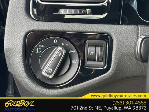 Used 2019 Volkswagen Golf 4-Door FWD image 39