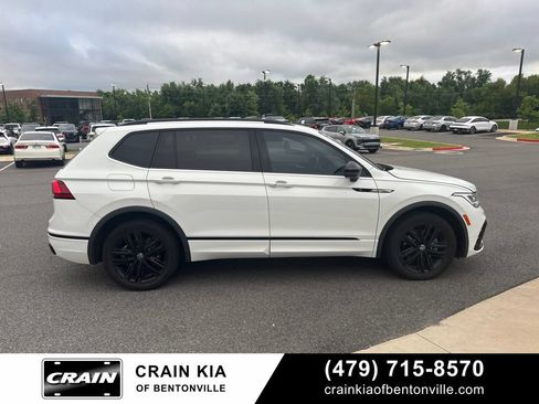 Used 2022 Volkswagen Tiguan SE R-Line FWD image 9