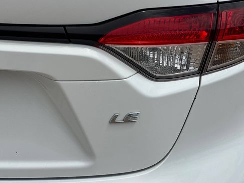 Used 2022 Toyota Corolla LE FWD image 30