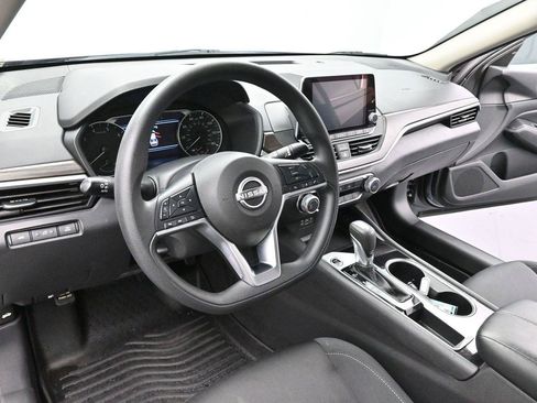 Used 2024 Nissan Altima 2.5 SV FWD image 15