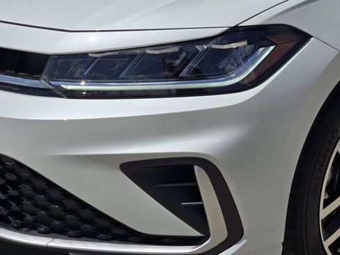 New 2027 Volkswagen Jetta SE FWD image 7