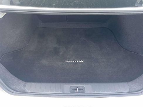 Used 2023 Nissan Sentra SR w/ SR Premium Package FWD image 9