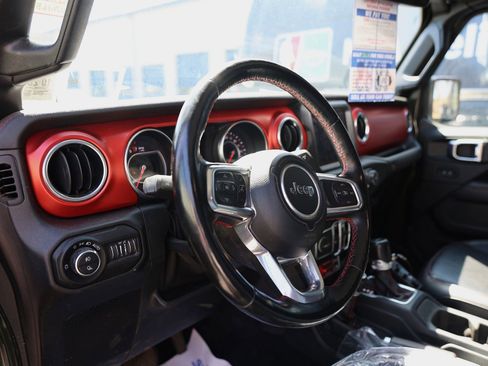 Used 2021 Jeep Gladiator Rubicon AWD/4WD image 9