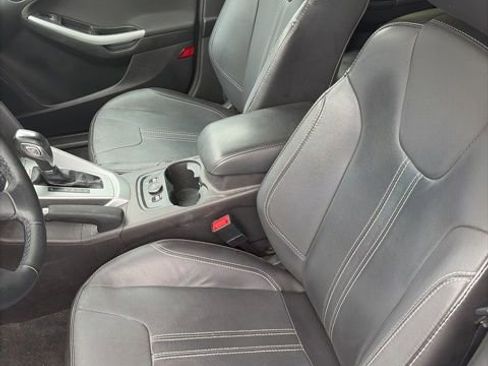 Used 2014 Ford Focus SE w/ Equipment Group 201A FWD image 3