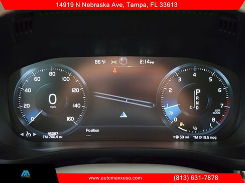 Used 2018 Volvo XC60 T5 Momentum w/ Vision Package image 15