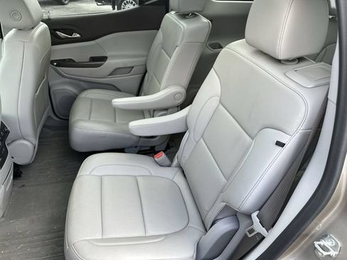 Used 2022 GMC Acadia SLT w/ LPO, Floor Liner Package AWD/4WD image 27