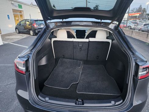 Used 2020 Tesla Model Y Long Range image 10