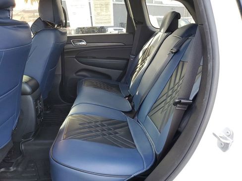 Used 2019 Jeep Grand Cherokee Laredo image 11