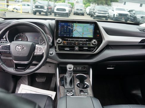 Used 2022 Toyota Highlander Platinum AWD/4WD image 26
