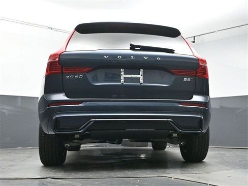 New 2025 Volvo XC60 B5 Core image 37