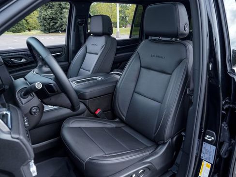 Used 2024 GMC Yukon XL Denali AWD/4WD image 5