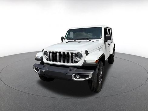 Used 2025 Jeep Wrangler Unlimited Sahara AWD/4WD image 6