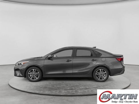 Used 2022 Kia Forte LXS FWD image 3