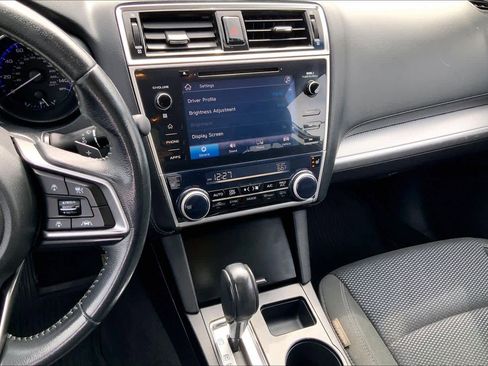 Used 2019 Subaru Outback 2.5i Premium image 7