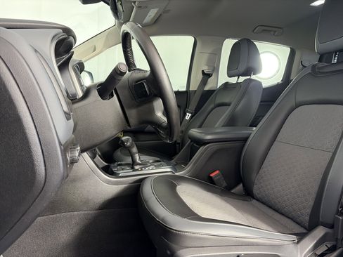 Used 2019 Chevrolet Colorado Z71 AWD/4WD image 6