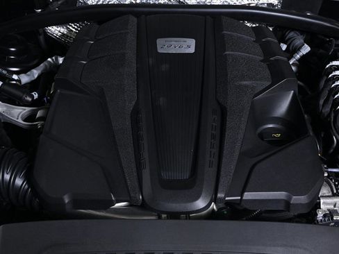 Certified 2023 Porsche Macan S image 31