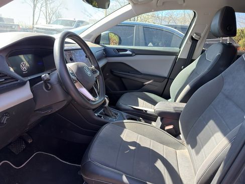 Used 2023 Volkswagen Taos SE w/ Black Wheel Package image 10