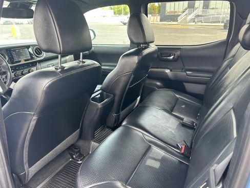 Used 2019 Toyota Tacoma TRD Off-Road AWD/4WD image 29