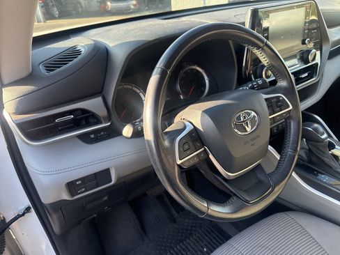 Certified 2022 Toyota Highlander LE image 7