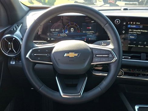 Used 2026 Chevrolet Equinox LT FWD image 19