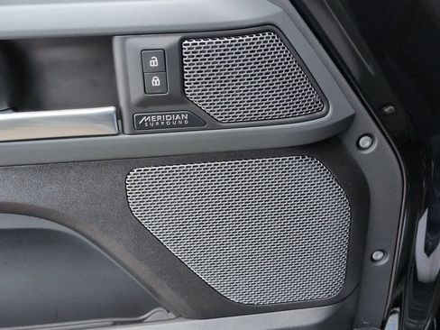 Used 2020 Land Rover Defender 110 X image 32