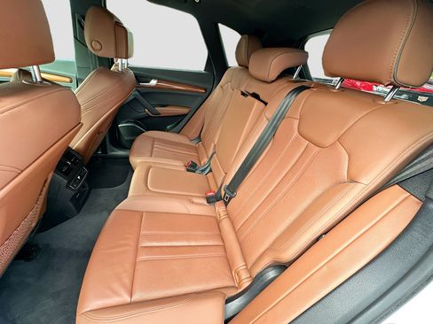 Used 2021 Audi Q5 e Prestige w/ Prestige Package image 26