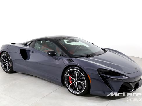 Used 2025 McLaren Artura Spider image 3