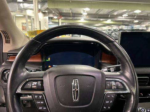 Certified 2022 Lincoln Nautilus Reserve AWD/4WD image 12