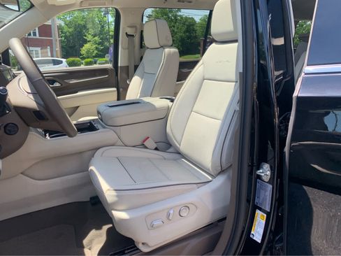 Used 2023 GMC Yukon XL Denali AWD/4WD image 13