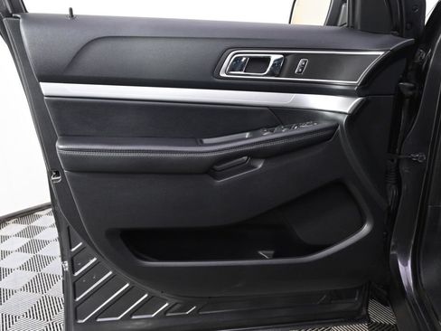Used 2016 Ford Explorer XLT w/ Equipment Group 202A AWD/4WD image 21