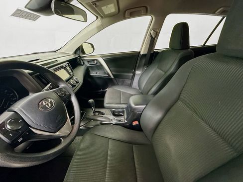 Used 2017 Toyota RAV4 LE FWD image 19