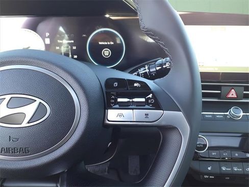 Certified 2025 Hyundai Elantra SEL image 18