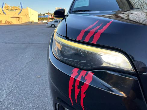 Used 2019 Jeep Cherokee Limited image 15