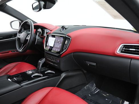 Certified 2023 Maserati Ghibli Modena RWD image 10