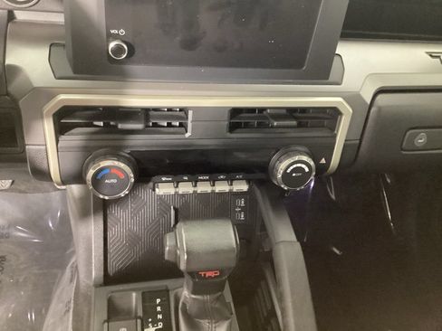 Used 2024 Toyota Tacoma TRD Off-Road AWD/4WD image 17