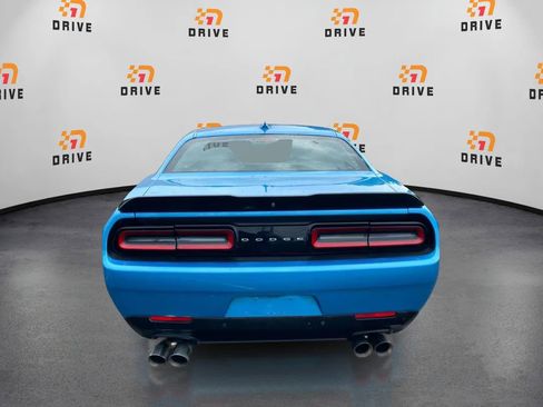 Used 2015 Dodge Challenger SRT w/ Technology Group RWD image 4