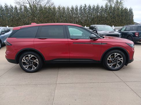 Used 2024 Lincoln Nautilus Premier w/ Jet Appearance Package image 4