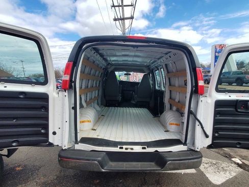 Used 2025 GMC Savana 2500 w/ Driver Convenience Package image 4