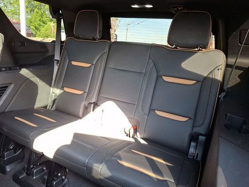 Used 2024 GMC Yukon AT4 w/ Technology Package AWD/4WD image 8