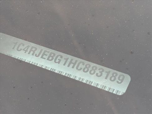 Used 2017 Jeep Grand Cherokee Limited image 23