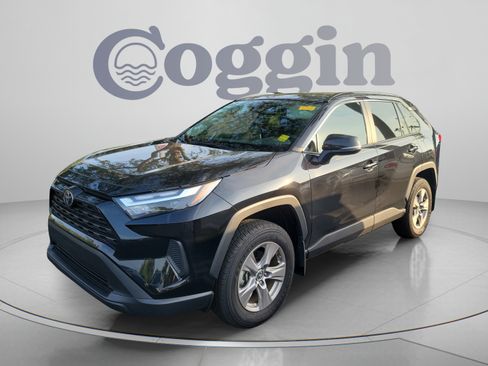 Used 2025 Toyota RAV4 XLE w/ Convenience Package FWD image 2