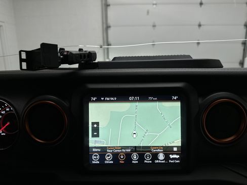 Used 2021 Jeep Gladiator Mojave AWD/4WD image 30